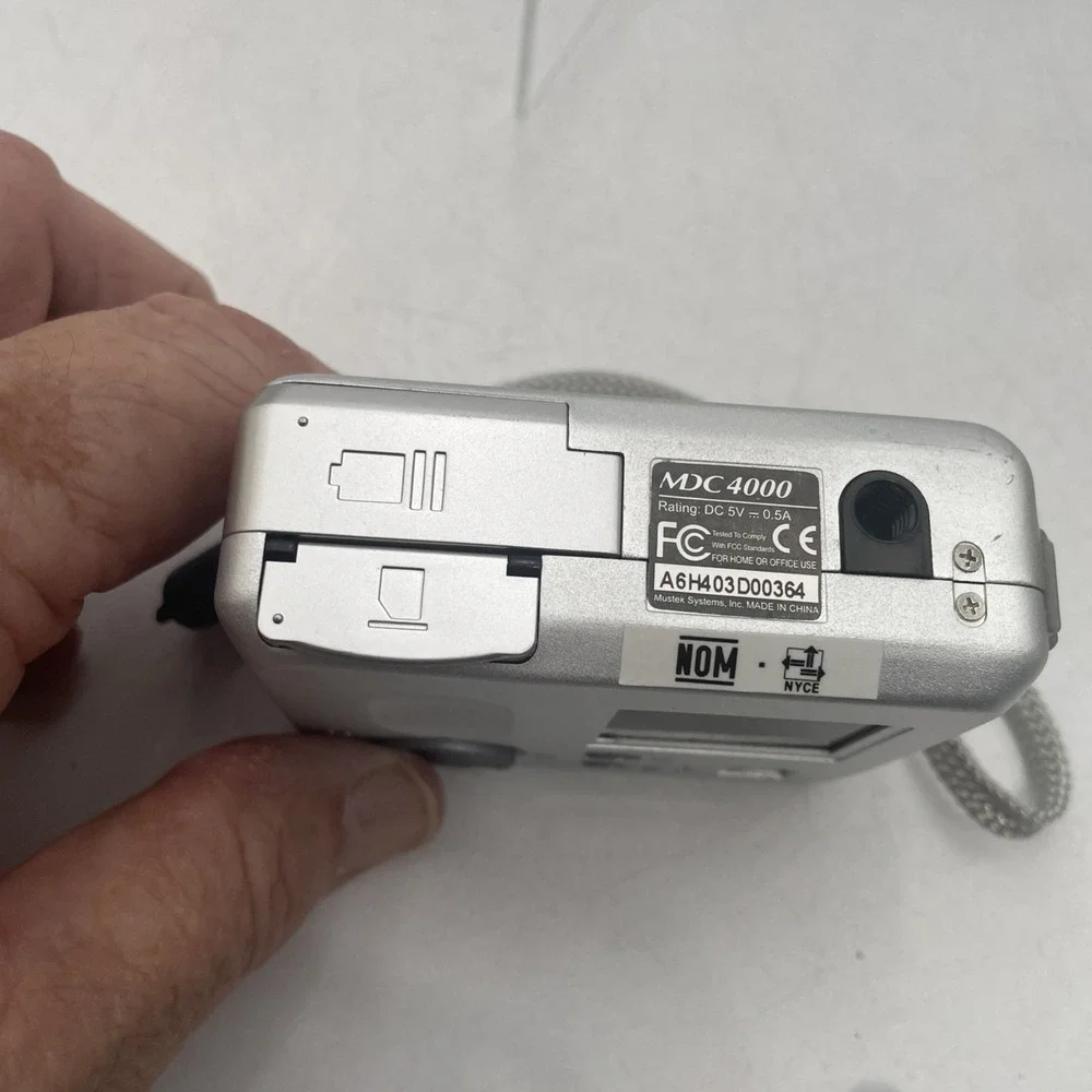 MUSTEK MDC4000 5Mp Digital Camera Camcorder Voice Recorder+Battery+SD Card+Manua